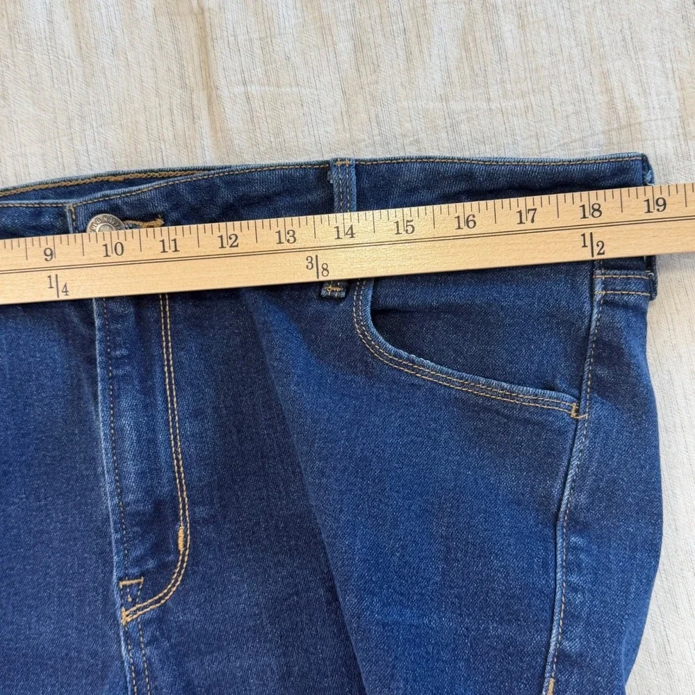 Old Navy Women 18 Blue Wow Boot-Cut Mid-Rise Dark Wash Stretch Denim Jeans